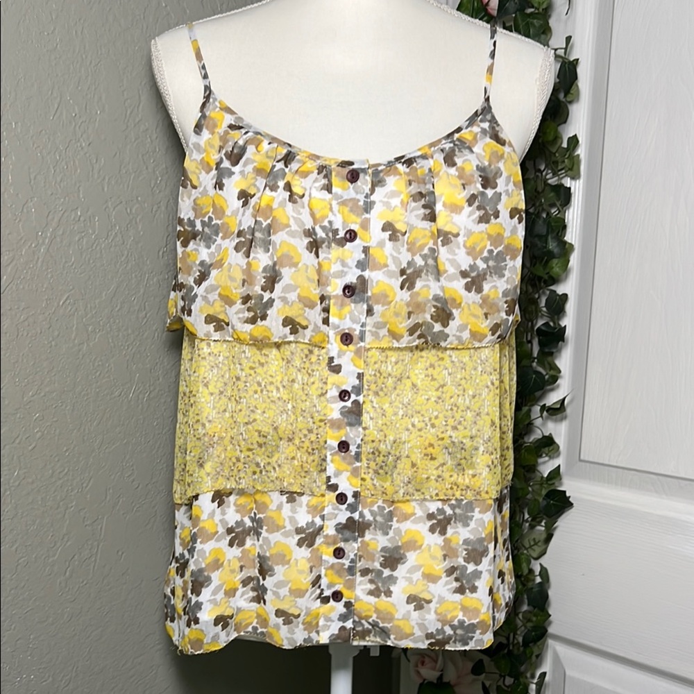 🌼NWOT Apostrophe vintage Yellow and White Buttoned Tiered Camisole